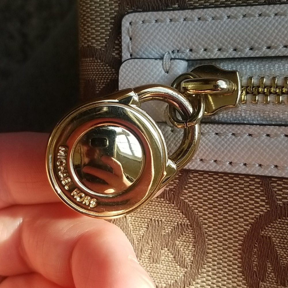 Michael Kors Crossbody - Picture 5 of 6